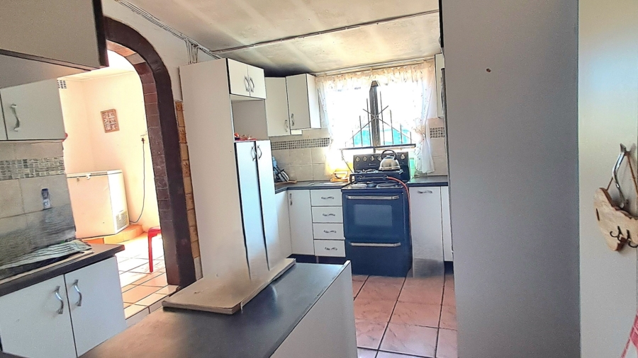 4 Bedroom Property for Sale in Louwville Western Cape